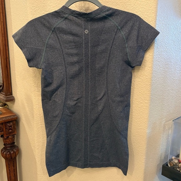 LULULEMON Women Gray Swiftly Tech Short Sleeve Shirt Size 6 - Picture 4 of 8